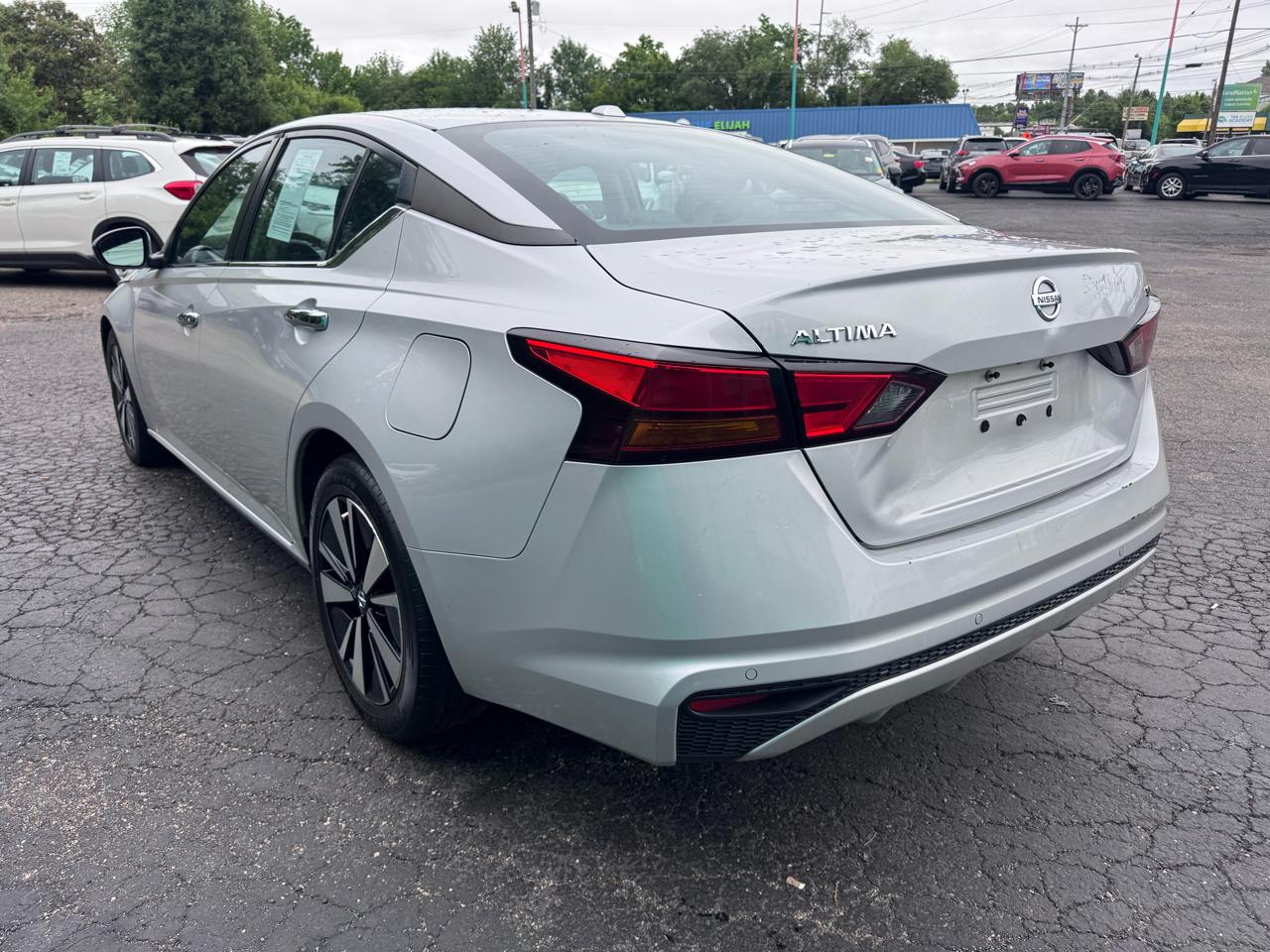 Nissan Altima 2.5 SV Sedan 2021