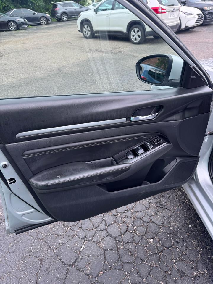 Nissan Altima 2.5 SV Sedan 2021