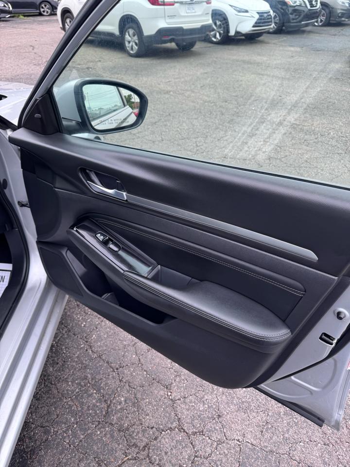 Nissan Altima 2.5 SV Sedan 2021