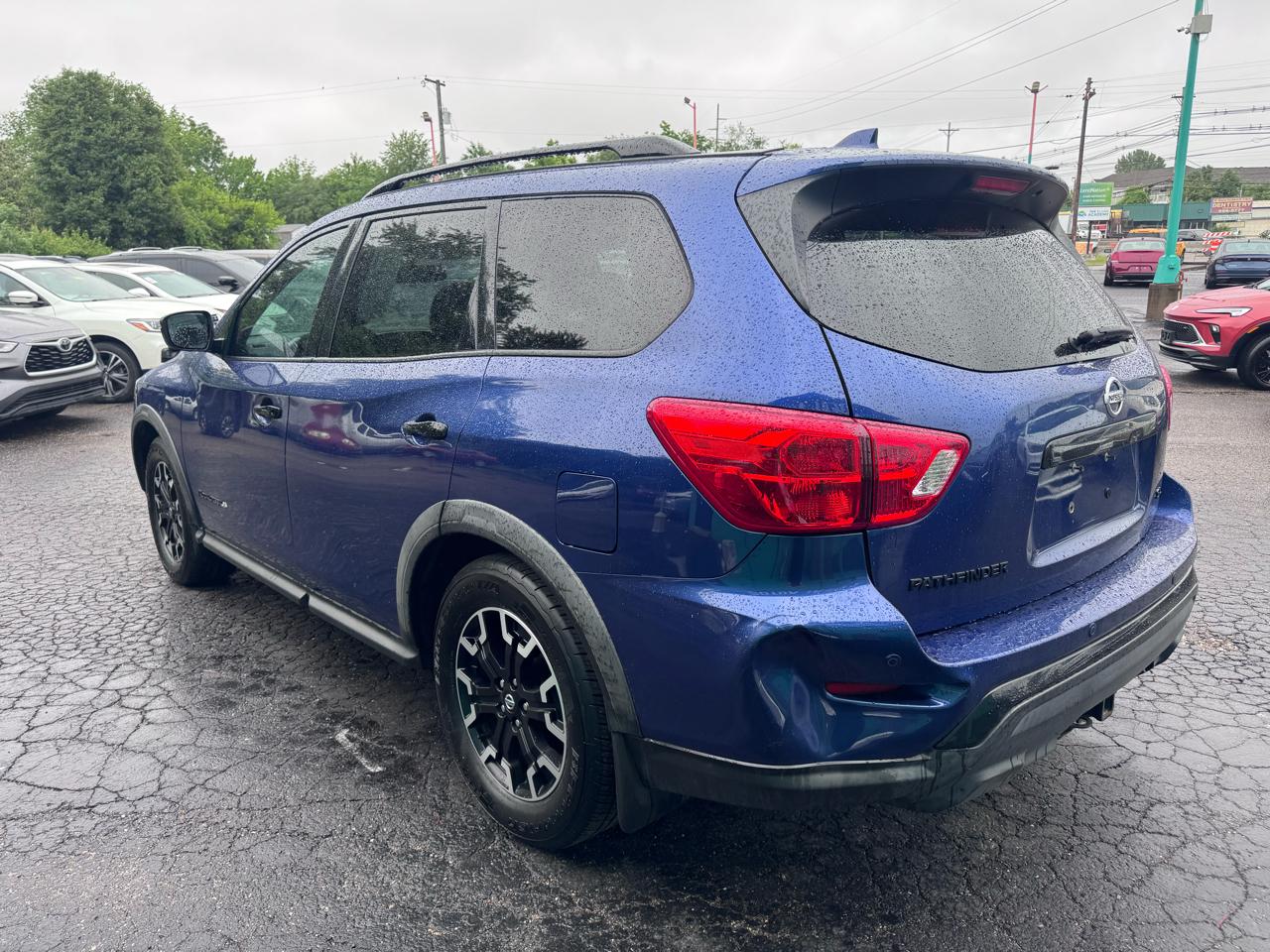 Nissan Pathfinder FWD SL 2020