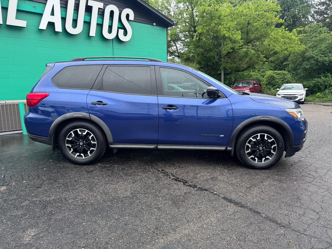 Nissan Pathfinder FWD SL 2020