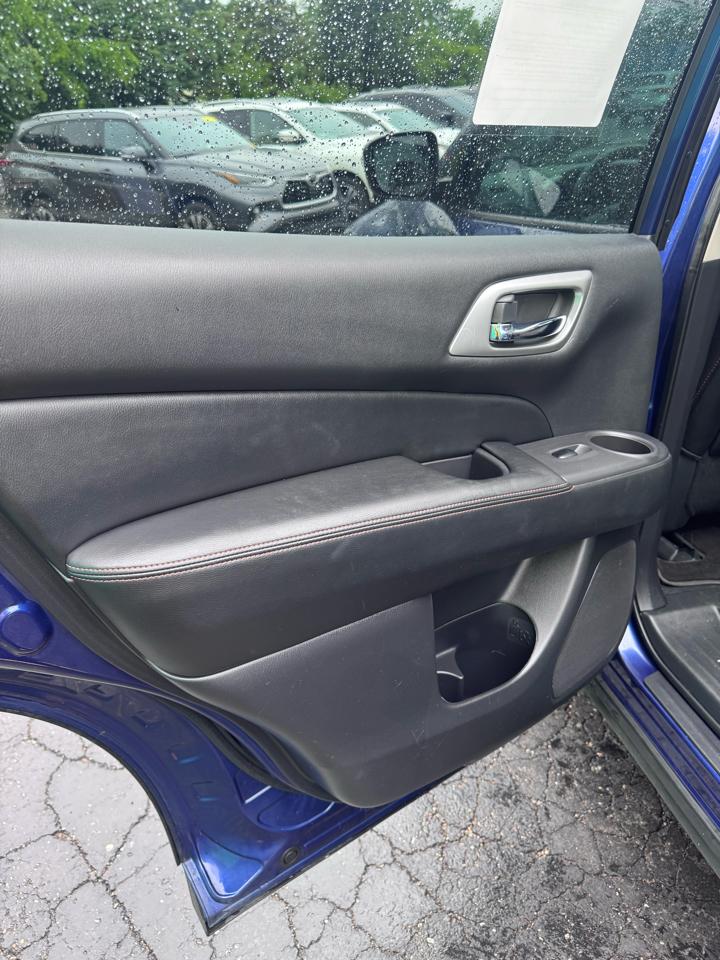 Nissan Pathfinder FWD SL 2020