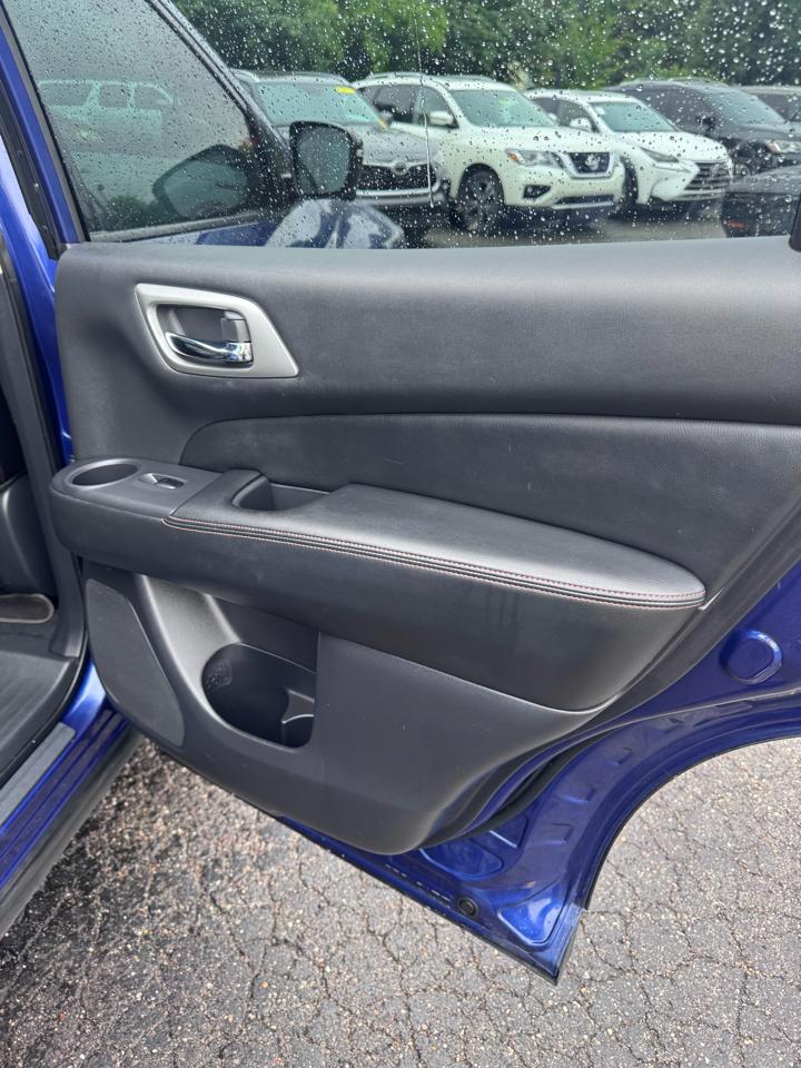 Nissan Pathfinder FWD SL 2020