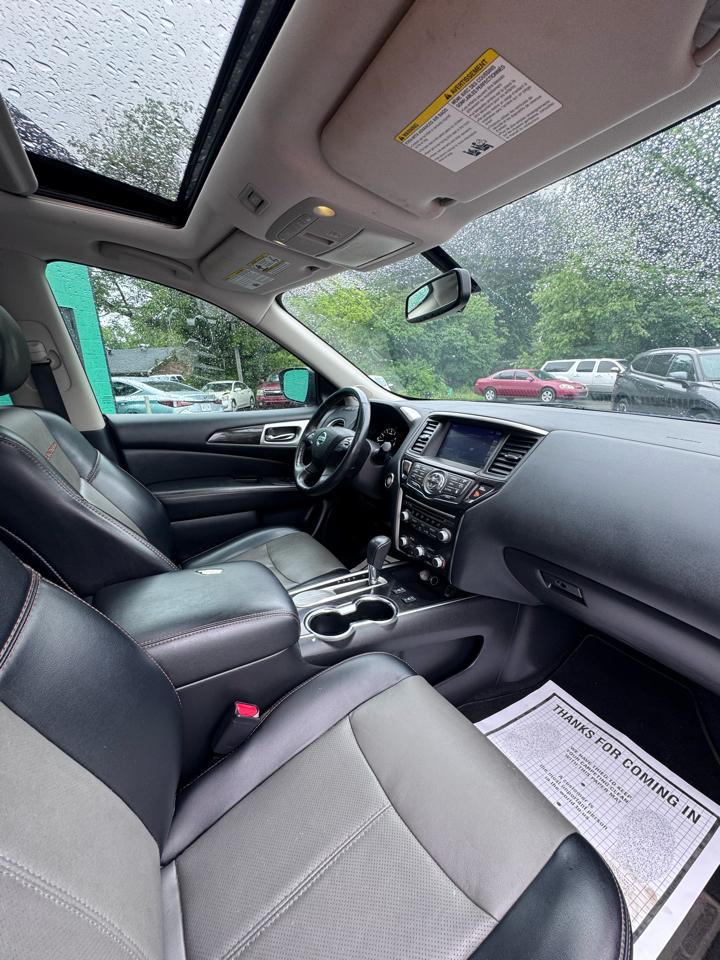 Nissan Pathfinder FWD SL 2020