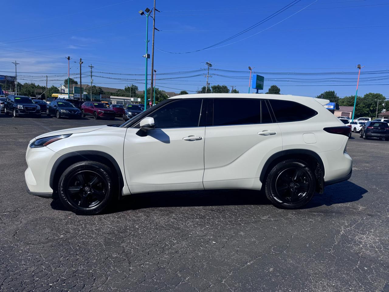 Toyota Highlander LE AWD (Natl) 2021