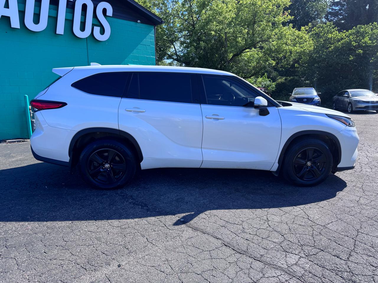 Toyota Highlander LE AWD (Natl) 2021