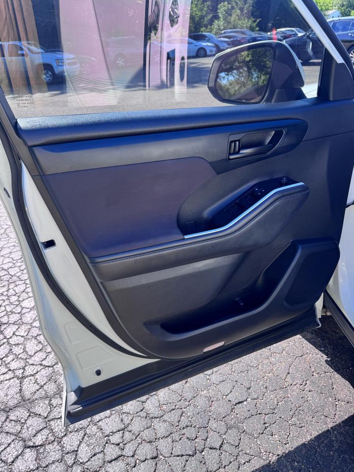 Toyota Highlander LE AWD (Natl) 2021