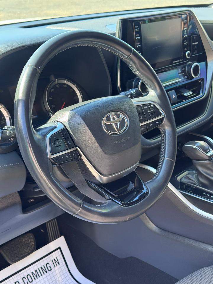 Toyota Highlander LE AWD (Natl) 2021