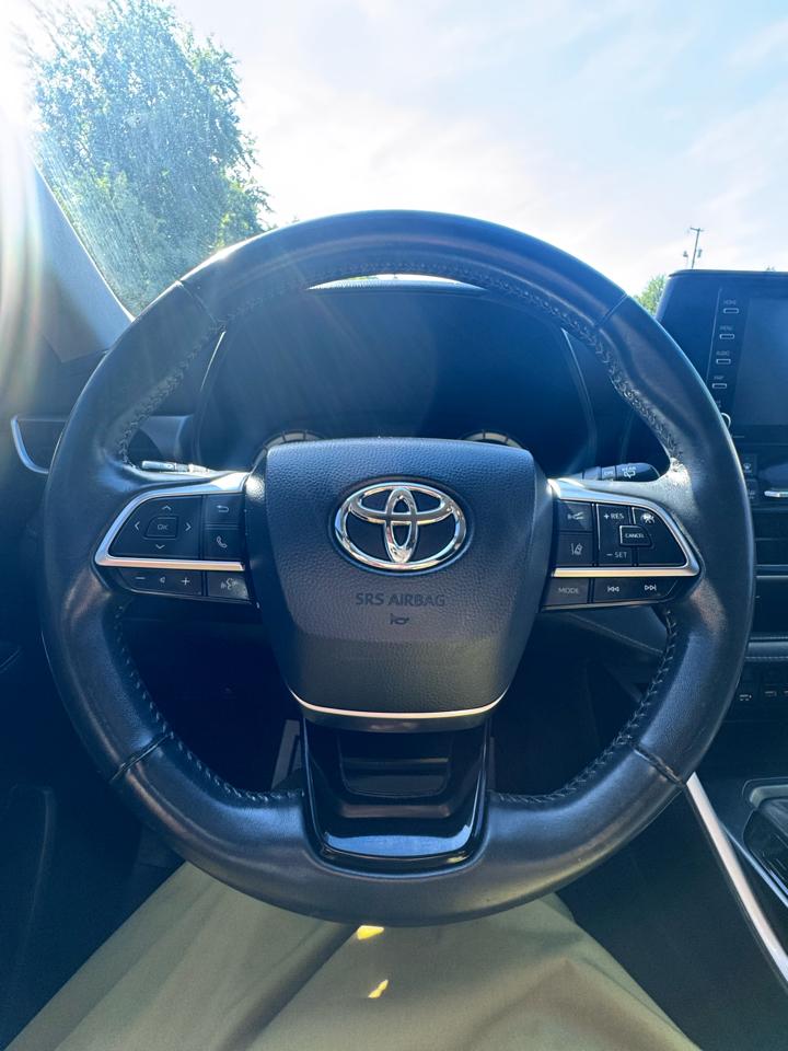Toyota Highlander LE AWD (Natl) 2021
