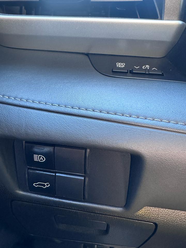 Toyota Highlander LE AWD (Natl) 2021