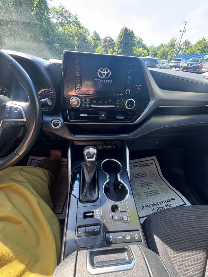 Toyota Highlander LE AWD (Natl) 2021