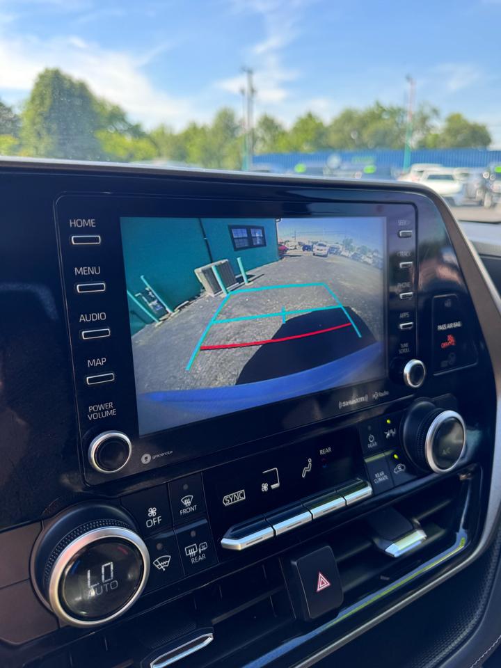 Toyota Highlander LE AWD (Natl) 2021
