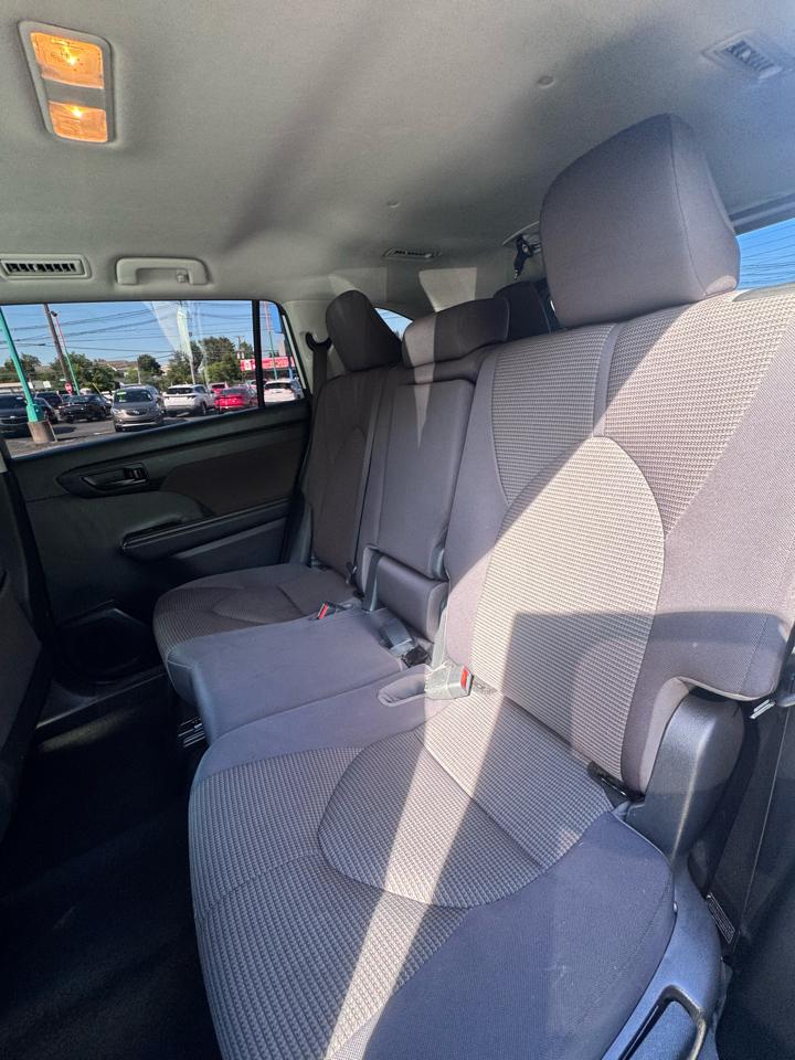 Toyota Highlander LE AWD (Natl) 2021