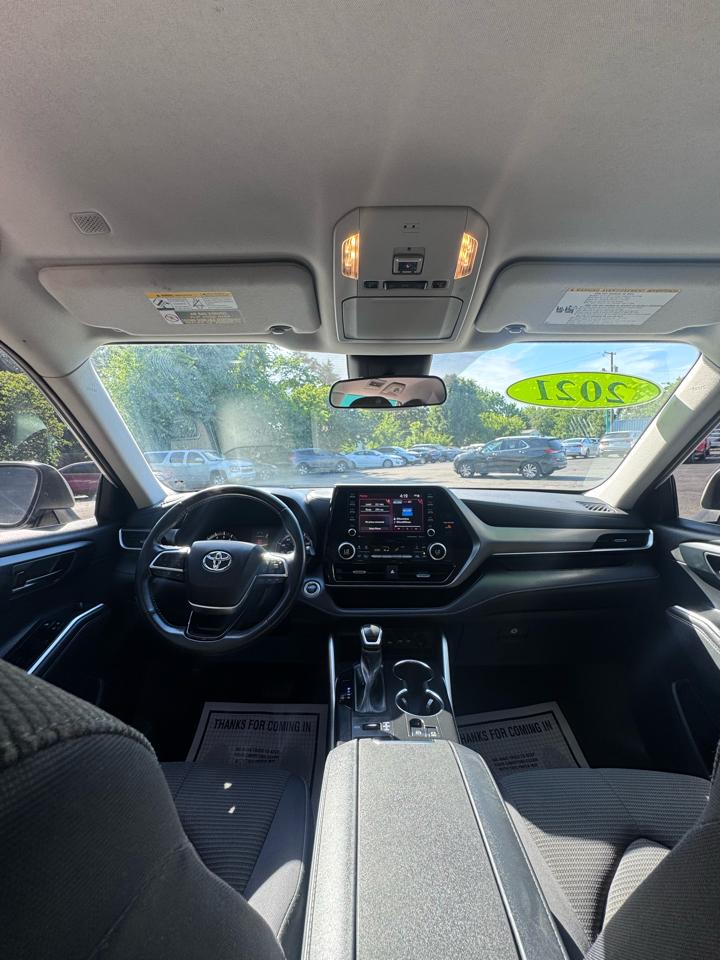 Toyota Highlander LE AWD (Natl) 2021