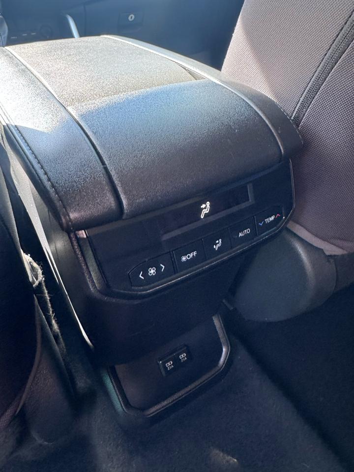 Toyota Highlander LE AWD (Natl) 2021
