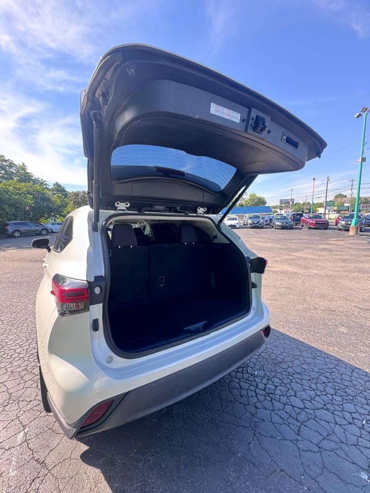 Toyota Highlander LE AWD (Natl) 2021