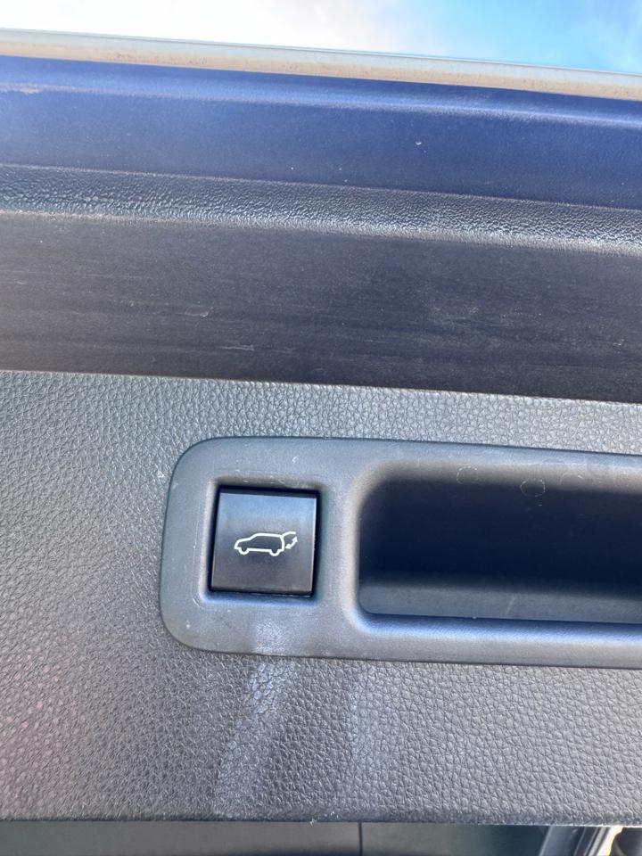 Toyota Highlander LE AWD (Natl) 2021