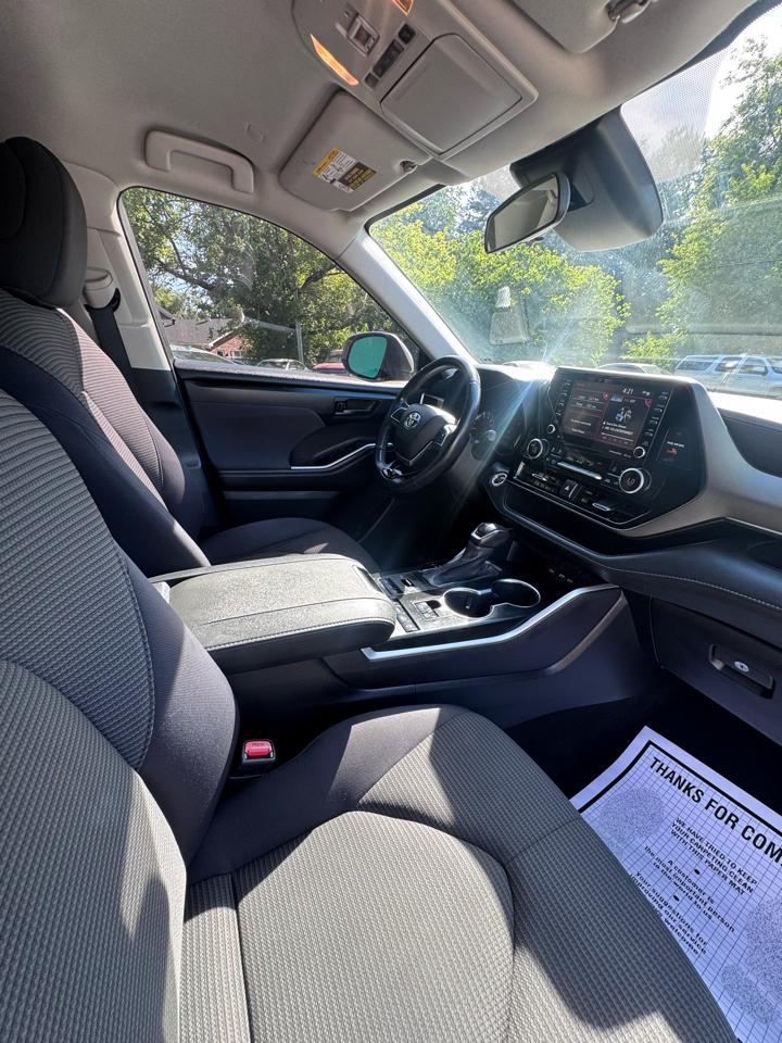 Toyota Highlander LE AWD (Natl) 2021