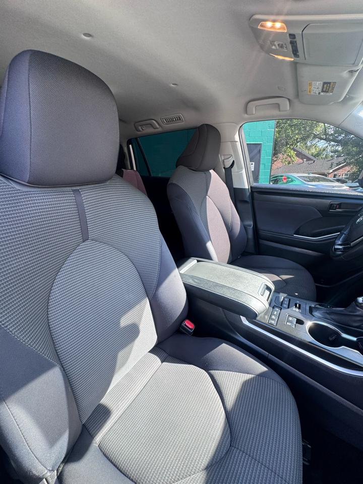 Toyota Highlander LE AWD (Natl) 2021
