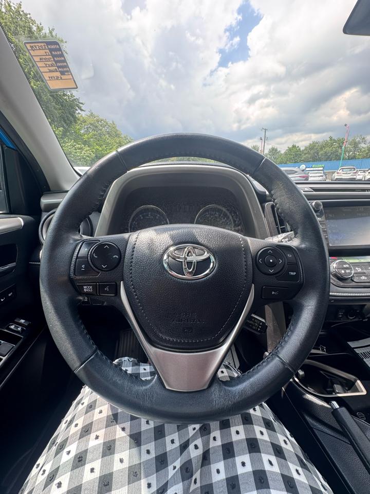 Toyota RAV4 Limited AWD (Natl) 2017