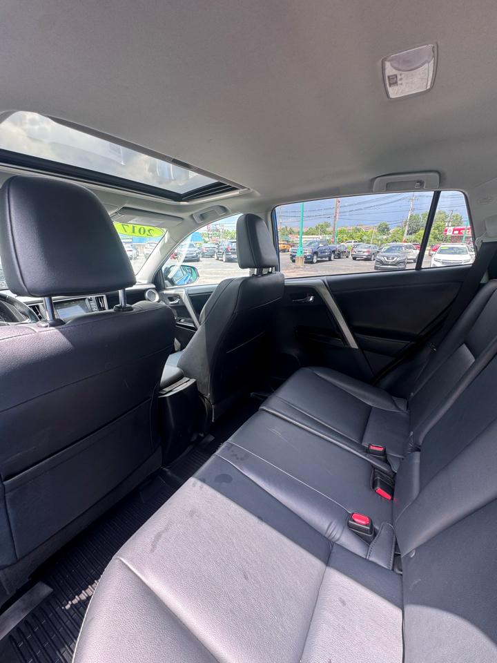 Toyota RAV4 Limited AWD (Natl) 2017