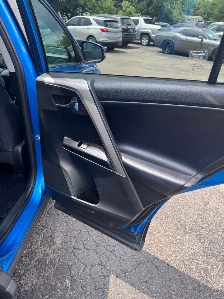 Toyota RAV4 Limited AWD (Natl) 2017