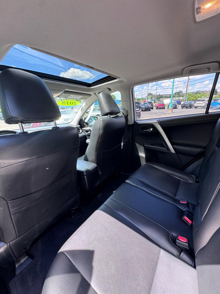 Toyota RAV4 Adventure FWD (Natl) 2018