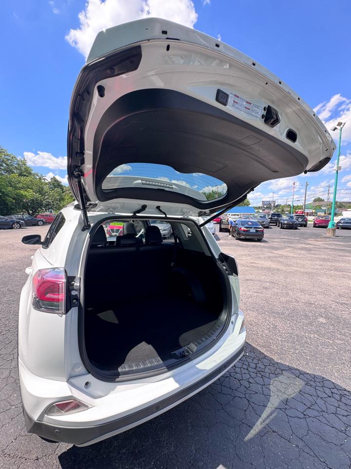 Toyota RAV4 Adventure FWD (Natl) 2018