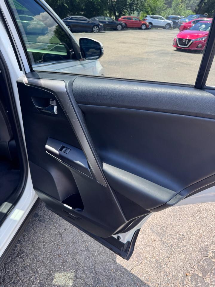 Toyota RAV4 Adventure FWD (Natl) 2018