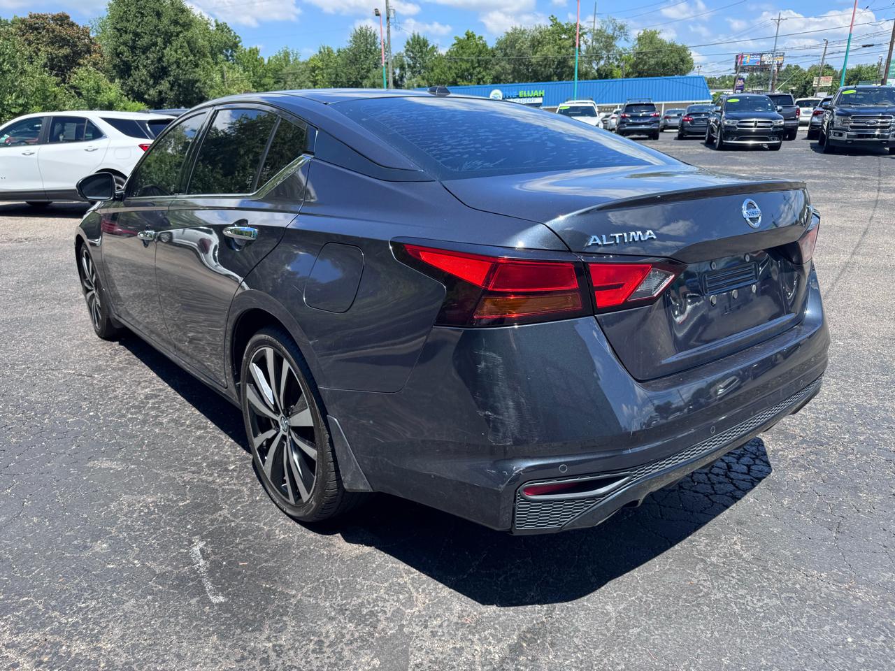 Nissan Altima 2.5 Platinum Sedan 2019