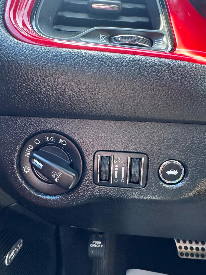 Dodge Challenger 2dr Cpe SXT Plus 2016