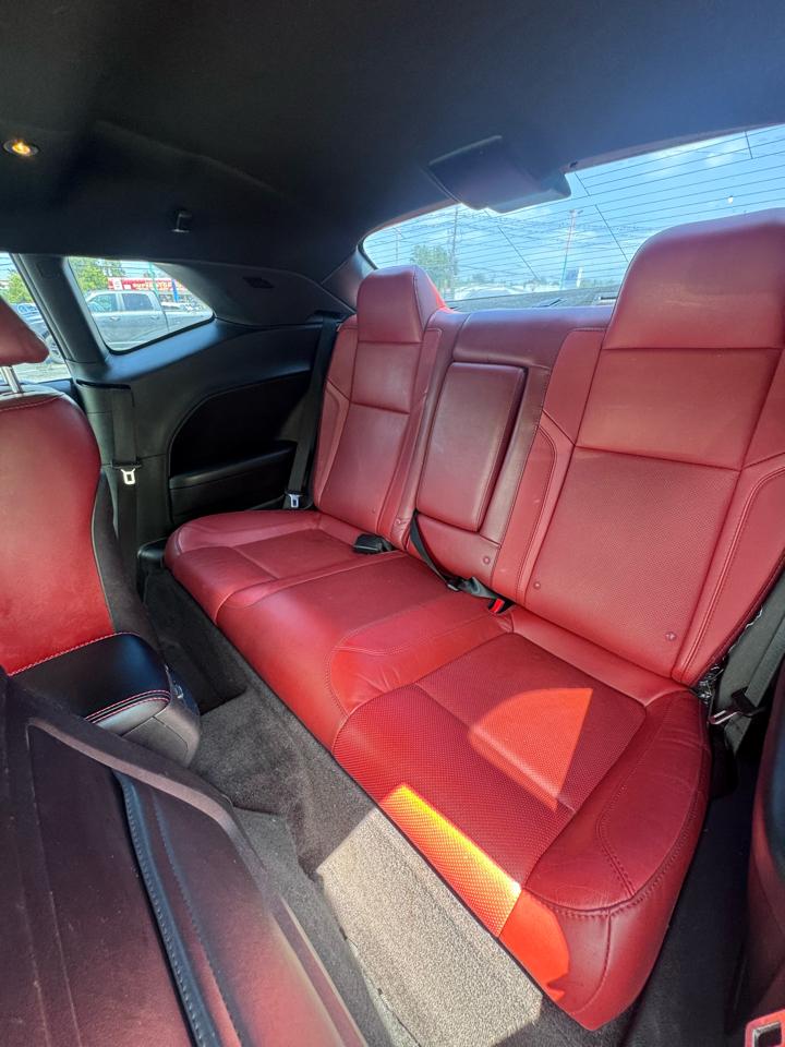 Dodge Challenger 2dr Cpe SXT Plus 2016