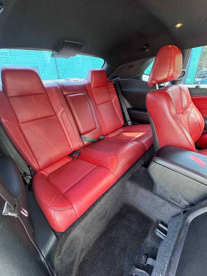 Dodge Challenger 2dr Cpe SXT Plus 2016