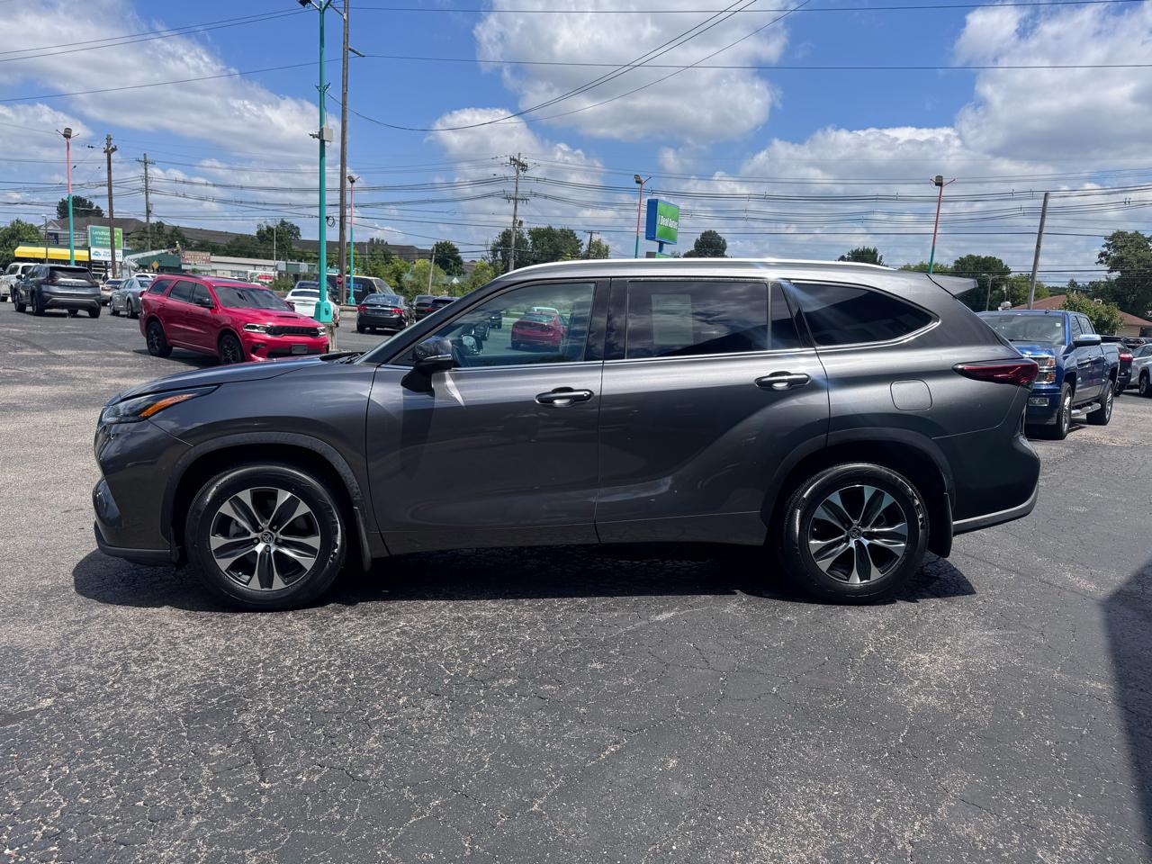 Toyota Highlander XLE FWD (Natl) 2022