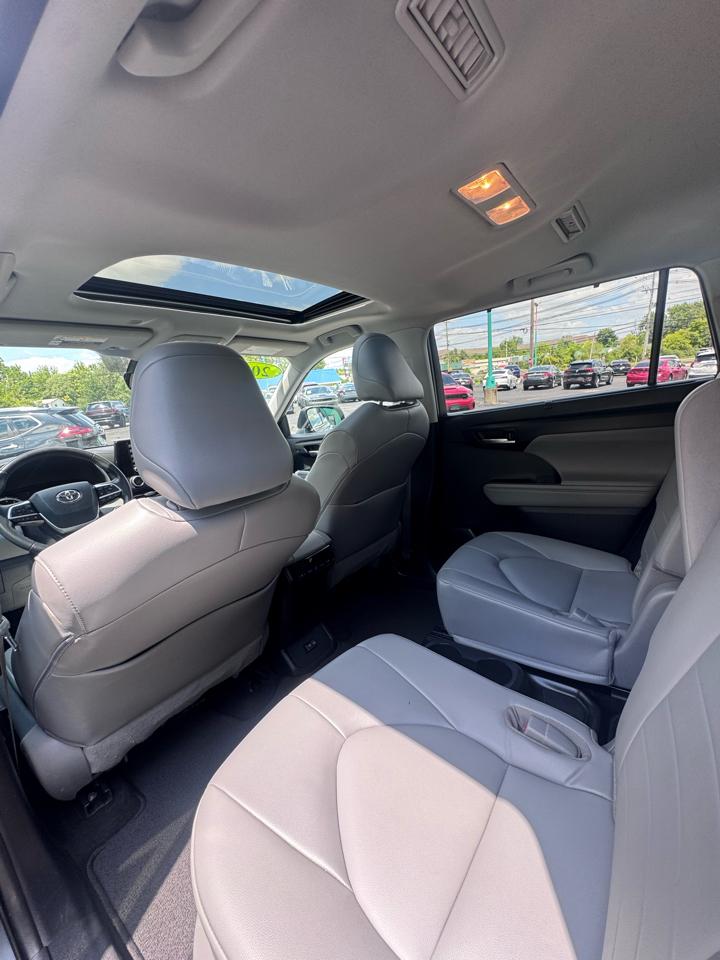 Toyota Highlander XLE FWD (Natl) 2022