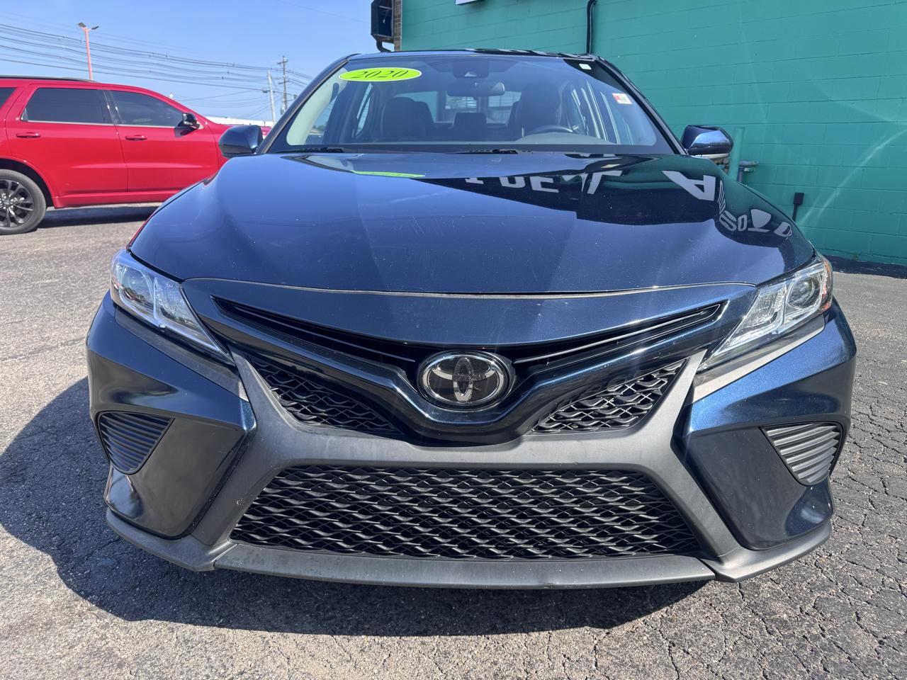 Toyota Camry SE Auto (Natl) 2020