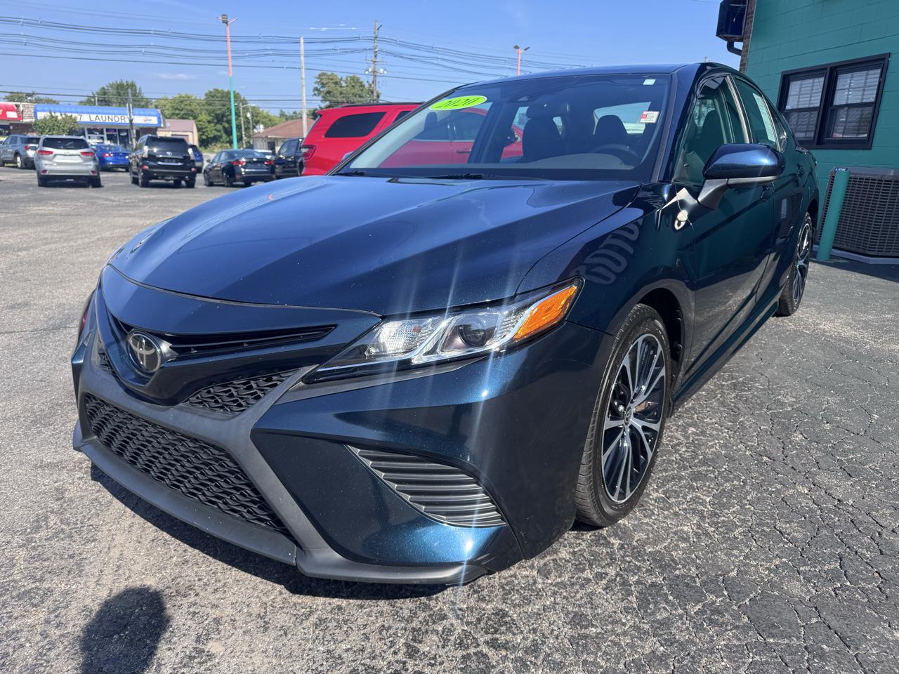 Toyota Camry SE Auto (Natl) 2020