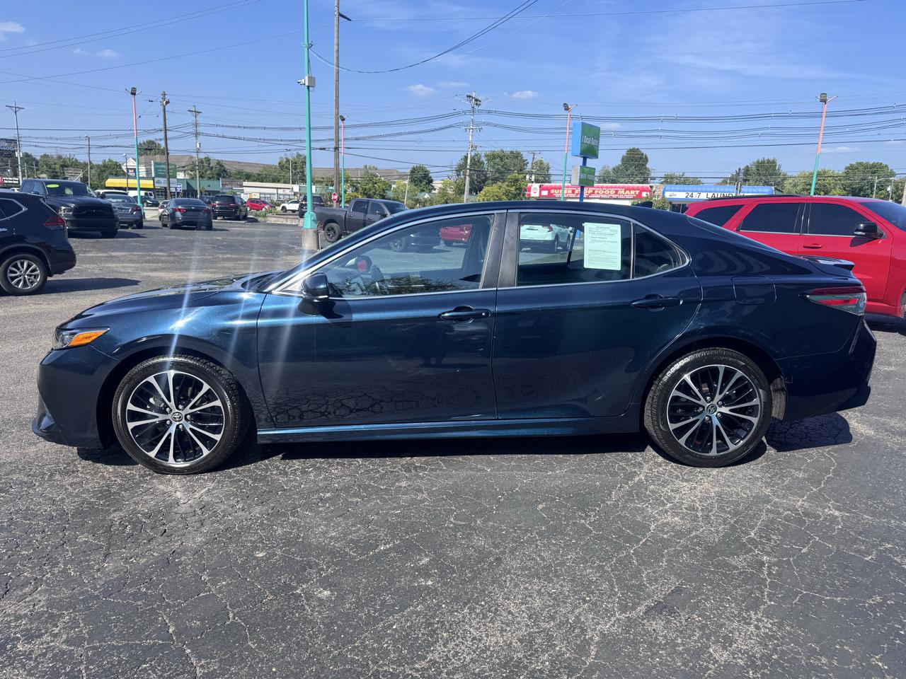 Toyota Camry SE Auto (Natl) 2020
