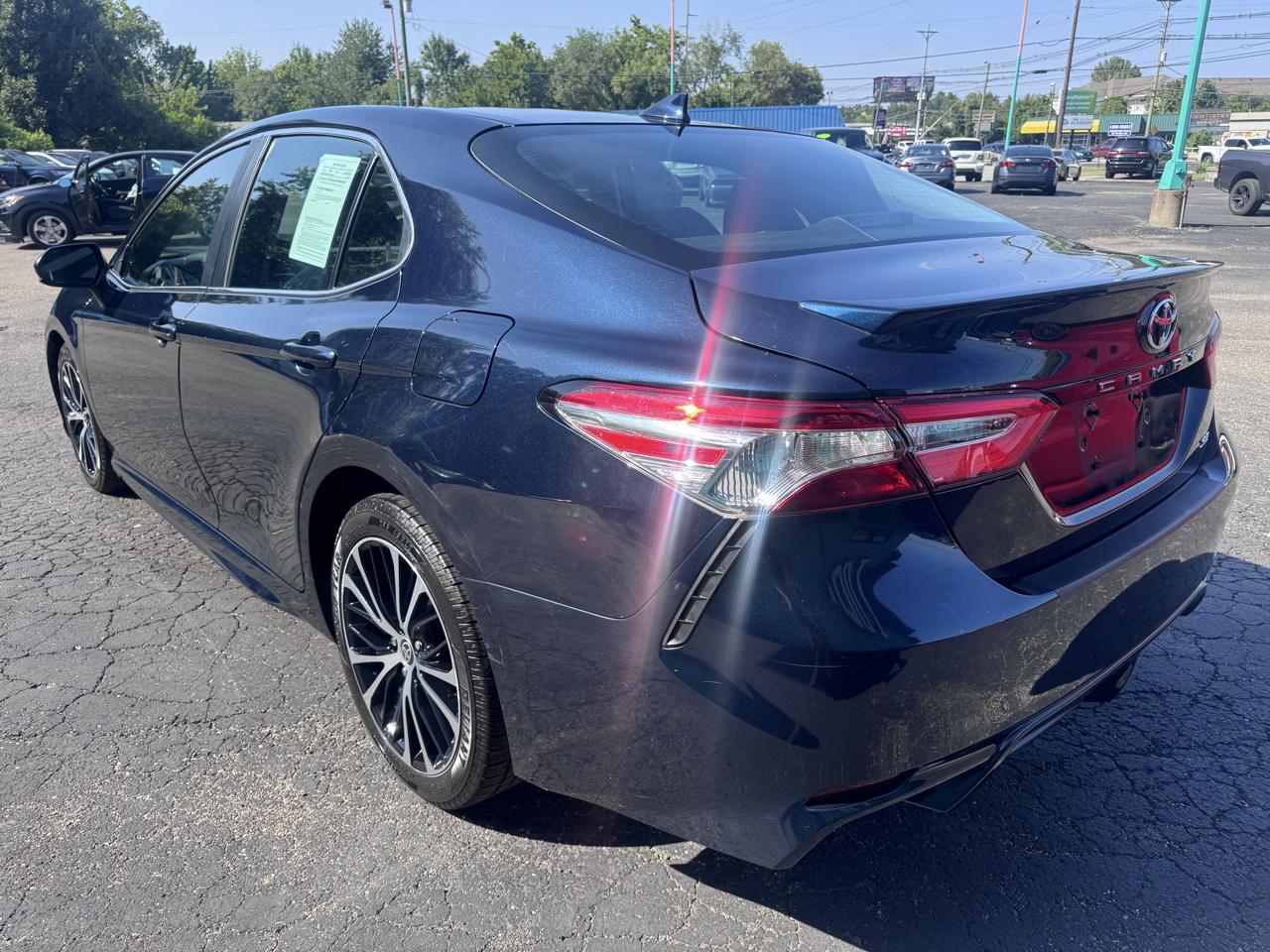 Toyota Camry SE Auto (Natl) 2020