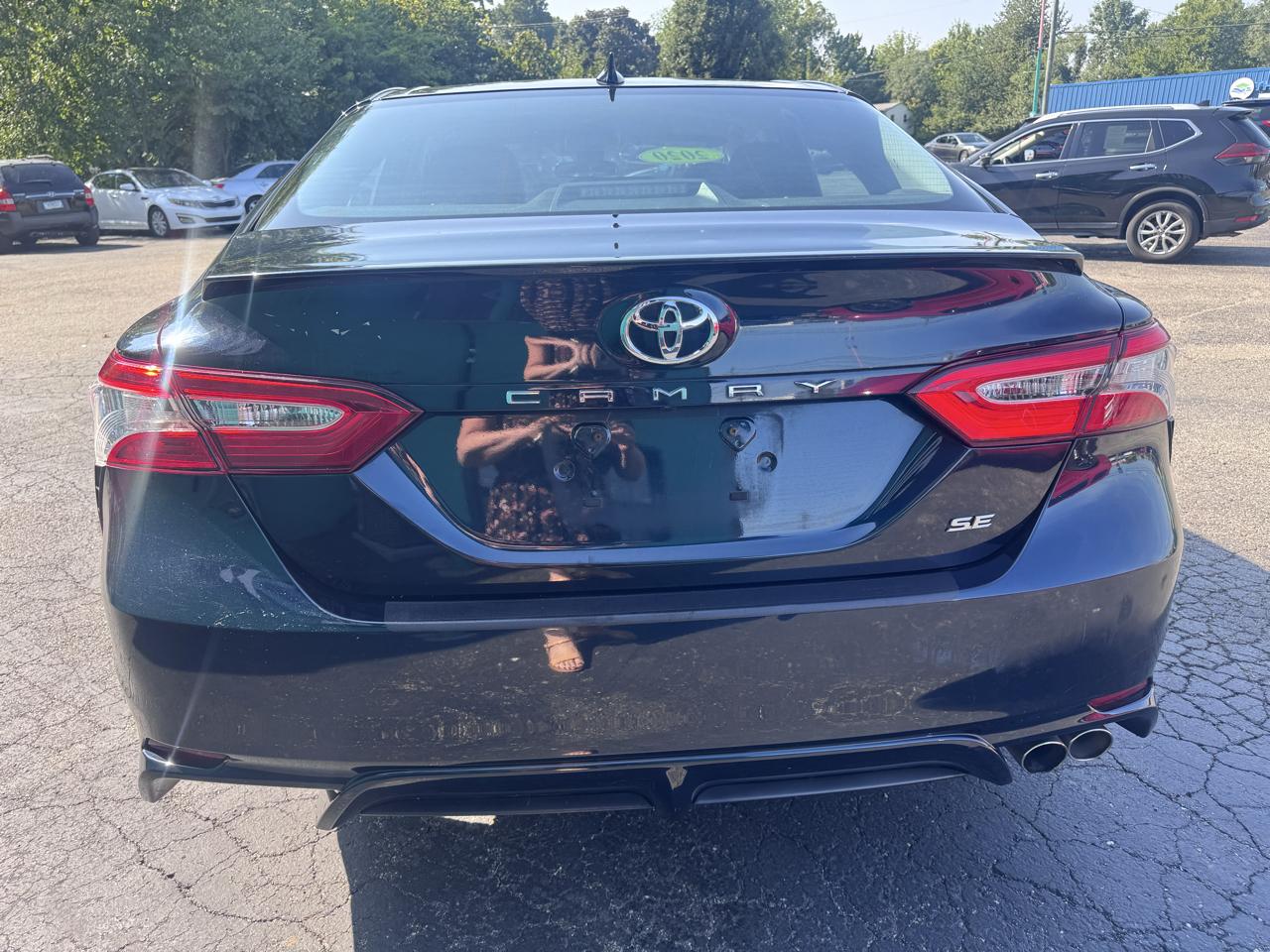 Toyota Camry SE Auto (Natl) 2020
