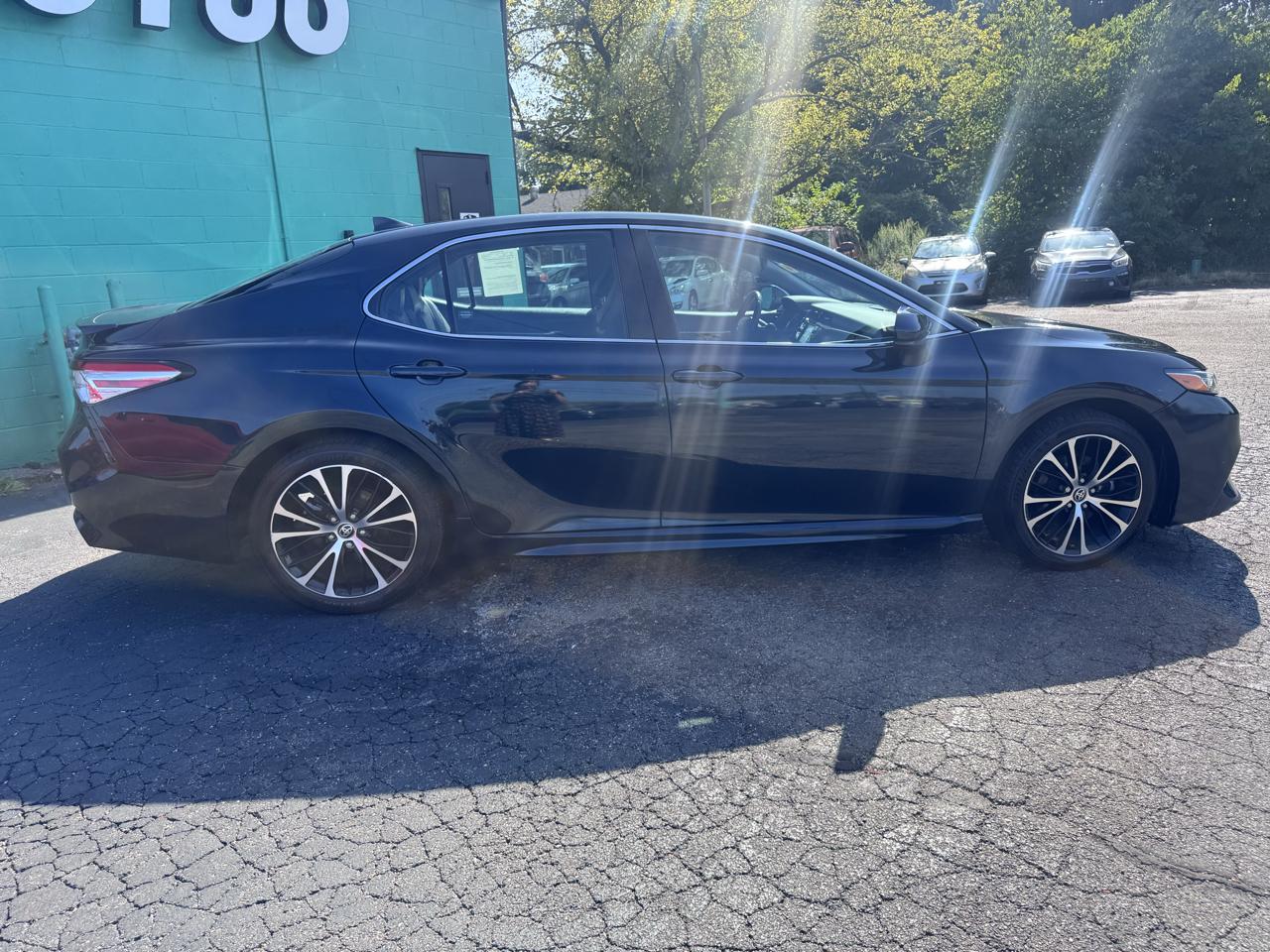 Toyota Camry SE Auto (Natl) 2020