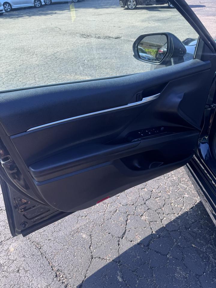 Toyota Camry SE Auto (Natl) 2020