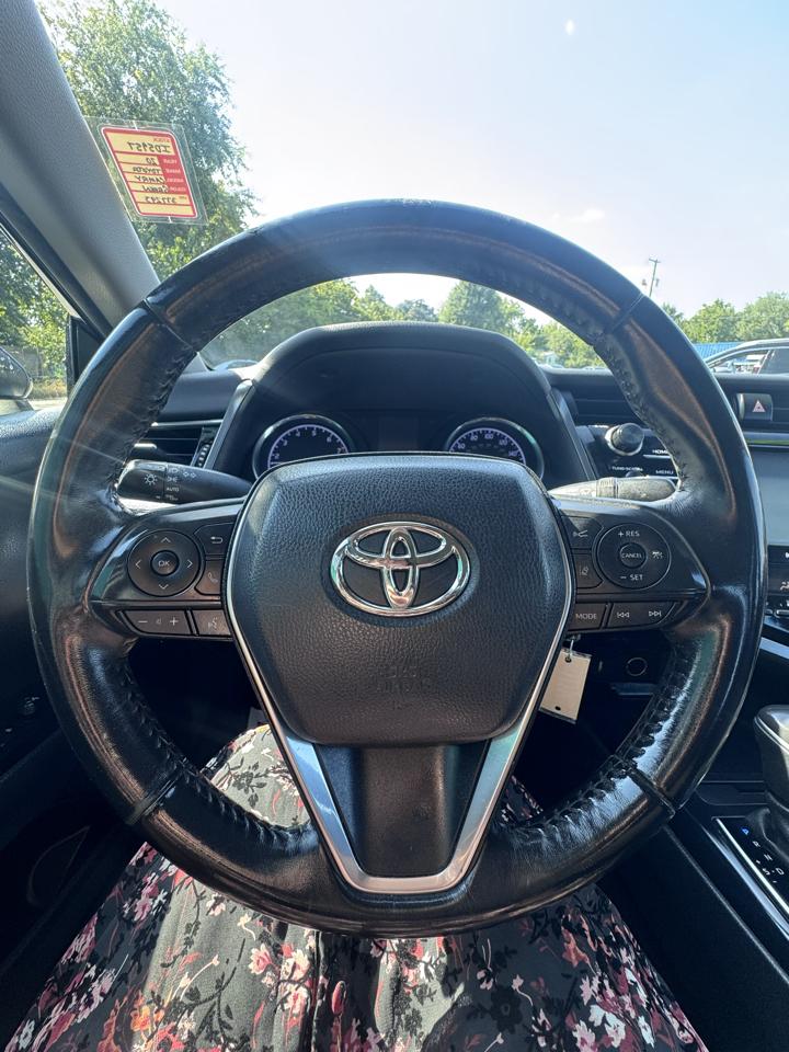 Toyota Camry SE Auto (Natl) 2020