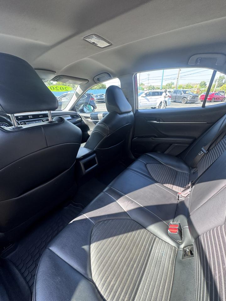Toyota Camry SE Auto (Natl) 2020