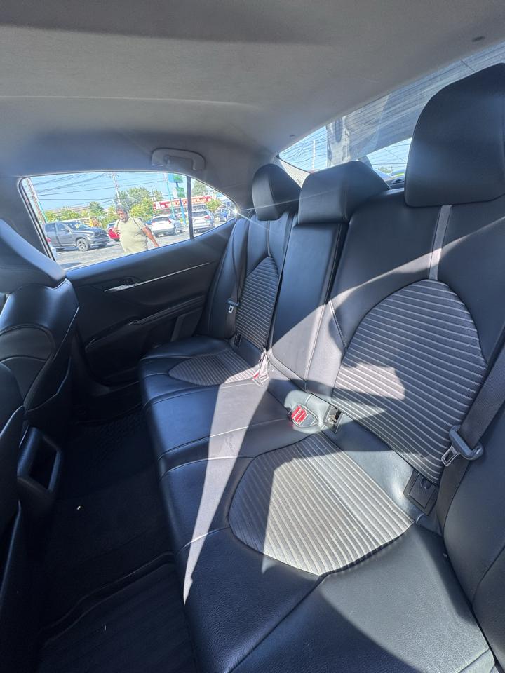 Toyota Camry SE Auto (Natl) 2020