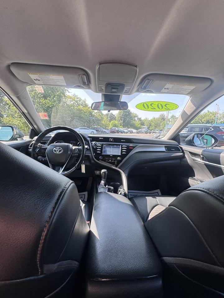 Toyota Camry SE Auto (Natl) 2020