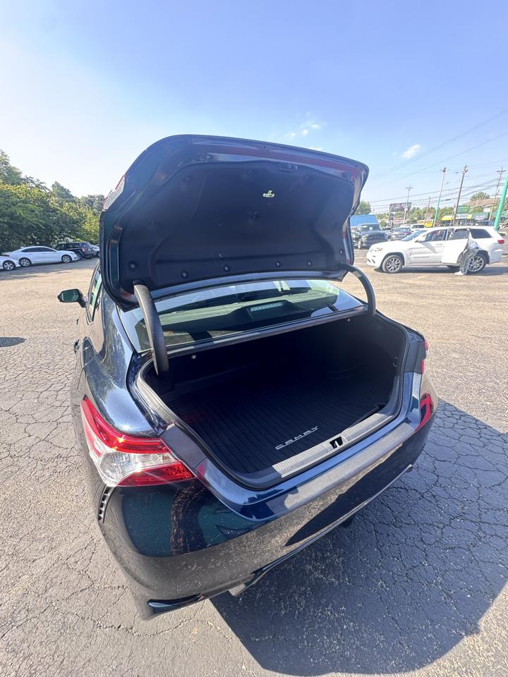 Toyota Camry SE Auto (Natl) 2020
