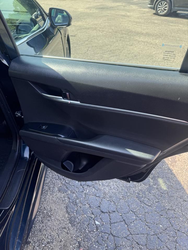 Toyota Camry SE Auto (Natl) 2020