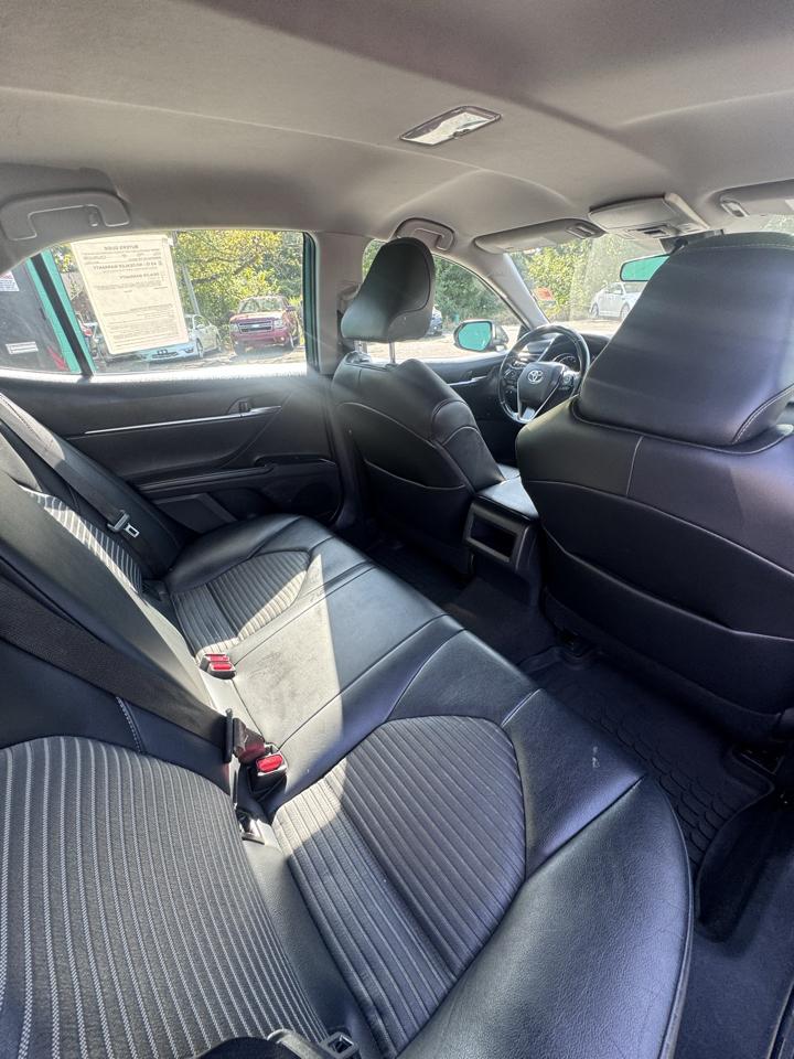 Toyota Camry SE Auto (Natl) 2020