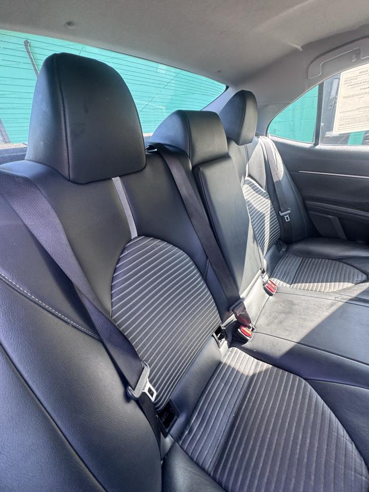 Toyota Camry SE Auto (Natl) 2020